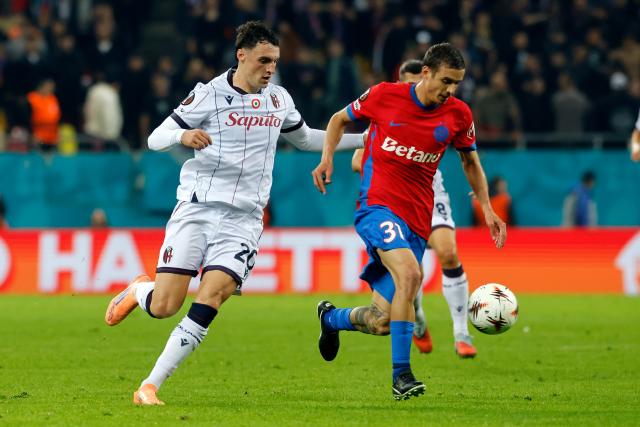 (251024) -- BUCHAREST, Oct. 24, 2025 (Xinhua) -- FCSB's Juri Cisotti (R) vies with Bologna's Nadir Zortea during their UEFA Europa League football match in Bucharest, Romania, Oct. 23, 2025. (Photo by Cristian Cristel/Xinhua)