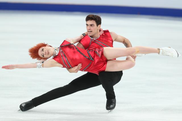 (251024) -- CHONGQING, Oct. 24, 2025 (Xinhua) -- Evgeniia Lopareva (Front)/Geoffrey Brissaud of France perform during the ice dance rhythm dance at the Cup of China ISU Grand Prix of Figure Skating 2025 in southwest China's Chongqing Municipality, Oct. 24, 2025. (Xinhua/Huang Wei)