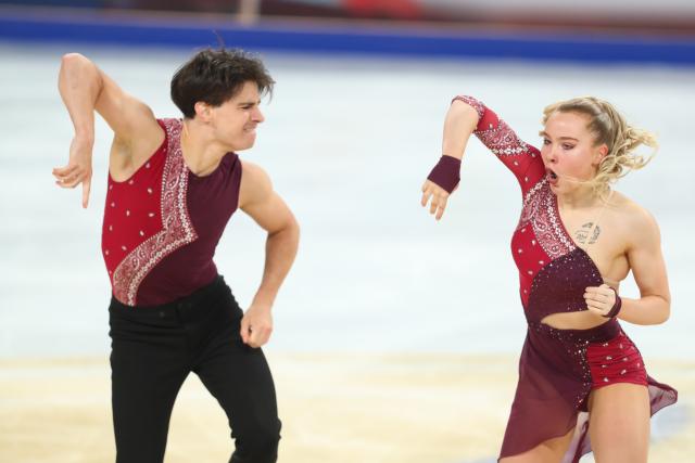 (251024) -- CHONGQING, Oct. 24, 2025 (Xinhua) -- Loicia Demougeot (R)/Theo Le Mercier of France perform during the ice dance rhythm dance at the Cup of China ISU Grand Prix of Figure Skating 2025 in southwest China's Chongqing Municipality, Oct. 24, 2025. (Xinhua/Huang Wei)