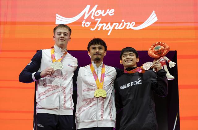 (251024) -- YAJIADA, Oct. 24, 2025 (Xinhua) -- Gold medalist Jake Jarman (C) of Britain, silver medalist Luke Whitehouse (L) of Britain and bronze medalist Carlos Edriel Yulo of the Philippines pose during the awarding ceremony for the Men's Floor Exercise Final at 53rd FIG Artistic Gymnastics World Championships in Jakarta, Indonesia, on Oct. 24, 2025. (Xinhua/Bai Xuefei)