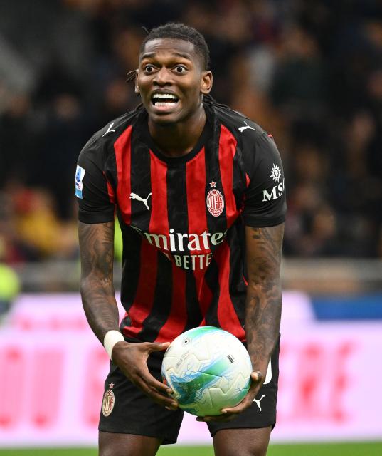 (251025) -- MILAN, Oct. 25, 2025 (Xinhua) -- AC Milan's Rafael Leao reacts during a Serie A football match between AC Milan and Pisa in Milan, Italy, Oct. 24, 2025. (Photo by Alberto Lingria/Xinhua)