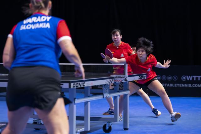 (251025) -- LONDON, Oct. 25, 2025 (Xinhua) -- Qin Yuxuan (R)/Zong Geman of China compete during women's doubles quarterfinal against Barbora Varady/Tatiana Kukulkova of Slovakia in the WTT Star Contender London 2025 in London, Britain, on Oct. 24, 2025. (Photo by Stephen Chung/Xinhua)