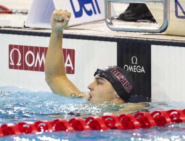 (251025) -- TORONTO, Oct. 25, 2025 (Xinhua) -- Ilya Kharun of Canada reacts after winning the men's 200m butterfly final at the World Aquatics Swimming World Cup 2025 in Toronto, Canada, on Oct. 24, 2025. (Photo by Zou Zheng/Xinhua)