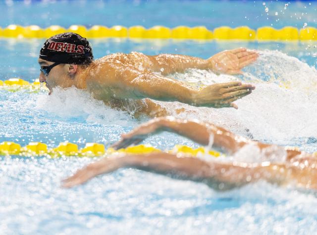 (251025) -- TORONTO, Oct. 25, 2025 (Xinhua) -- Ilya Kharun (up) of Canada competes during the men's 200m butterfly final at the World Aquatics Swimming World Cup 2025 in Toronto, Canada, on Oct. 24, 2025. (Photo by Zou Zheng/Xinhua)