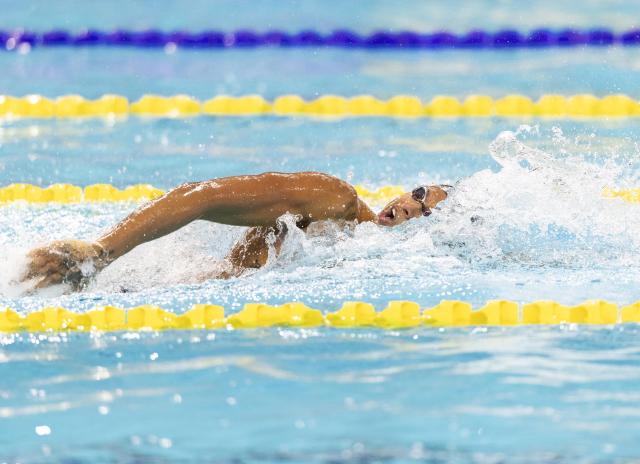 (251025) -- TORONTO, Oct. 25, 2025 (Xinhua) -- Shaine Casas of the United States competes during the men's 200m individual medley final at the World Aquatics Swimming World Cup 2025 in Toronto, Canada, on Oct. 24, 2025. (Photo by Zou Zheng/Xinhua)