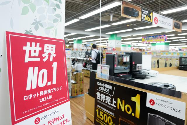 (251025) -- TOKYO, Oct. 25, 2025 (Xinhua) -- This photo taken on Oct. 16, 2025 shows advertisements of Roborock at a home appliance store in Tokyo, Japan. At a large shopping mall in Seoul, South Korea, a Chinese brand's robot vacuum cleaner attracted bustling crowds. A Roborock robot vacuum cleaner, equipped with a robotic arm, precisely picked up a sock, rotated, and threw it into a box, drawing cheers from the audience.
   According to data from a U.S. research firm, Roborock holds over 50 percent market share in South Korea's robot vacuum cleaner market, firmly securing the top position, with a dominance market share exceeding 70 percent in the high-end market. 
   Beyond South Korea, Roborock is rapidly expanding across other Asia-Pacific markets. In Japan, during a promotion on Amazon Japan, several Roborock products ranked among the most popular robot vacuum cleaners. In Australia, its products also made it into the top ten best-selling robot vacuum cleaner list.
   Over 2,000 kilometers away from South Korea, in Huizhou City of south China's Guangdong Province, Roborock's smart manufacturing facility operates at high efficiency, with robot vacuum cleaners continuously distributed worldwide.
   From workshops in China to living rooms across Asia-Pacific, Chinese brands for robot vacuum cleaners have gained popularity among foreign customers. (Xinhua/Jia Haocheng)