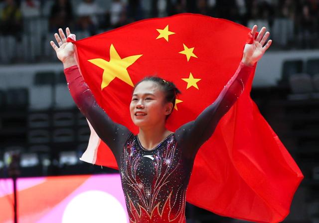 (251025) -- JAKARTA, Oct. 25, 2025 (Xinhua) -- Zhang Qingying of China celebrates winning the women's balance beam final at 53rd FIG Artistic Gymnastics World Championships in Jakarta, Indonesia, on Oct. 25, 2025. (Xinhua/Bai Xuefei)