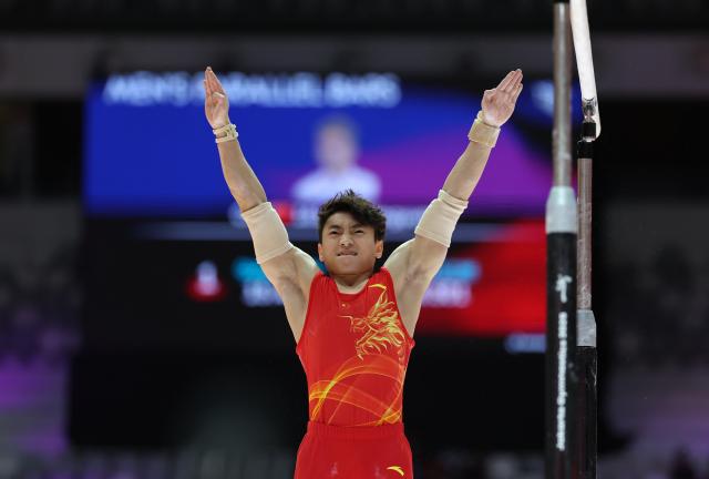(251025) -- JAKARTA, Oct. 25, 2025 (Xinhua) -- Zou Jingyuan of China reacts during the the Men's Parallel Bars Final at 53rd FIG Artistic Gymnastics World Championships in Jakarta, Indonesia, on Oct. 25, 2025. (Xinhua/Bai Xuefei)