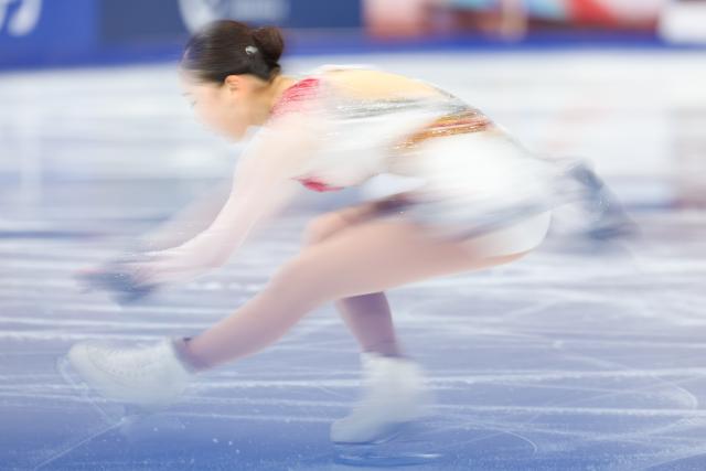 (251025) -- CHONGQING, Oct. 25, 2025 (Xinhua) -- Yoshida Hana of Japan performs during the women's free skating at the Cup of China ISU Grand Prix of Figure Skating 2025 in southwest China's Chongqing Municipality, on Oct. 25, 2025. (Xinhua/Huang Wei)