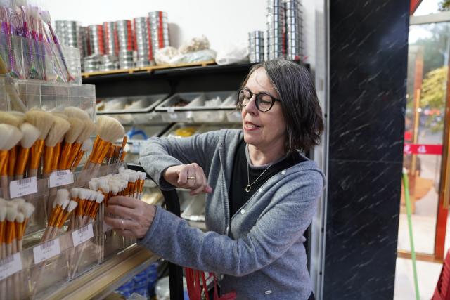 (251025) -- JINGDEZHEN, Oct. 25, 2025 (Xinhua) -- Christiane Toewe selects tools for ceramics at a store in Jingdezhen City, east China's Jiangxi Province, Oct. 19, 2025.
  Christiane Toewe, a German ceramic artist, joined a residency program in the "porcelain capital" of Jingdezhen for the third time. During her stay, she shared her techniques and ideas with local and international artists, and also drew inspiration from the city with a ceramic history spanning more than 2,000 years.
   "In Jingdezhen, artists are able to acquire the best materials and work with skilled kiln masters," Toewe said. "The city is like a treasure box where you can find everything you want."
   Toewe's experience living and working in Jingdezhen made her feel at home. Before the end of her stay, her husband also came to Jingdezhen, helping with her work and enjoying the city's cultural atmosphere. Toewe said that although Jingdezhen was far from her home country, she felt a sense of belonging as everyone there had a shared love for ceramics. (Xinhua/Zhou Mi)