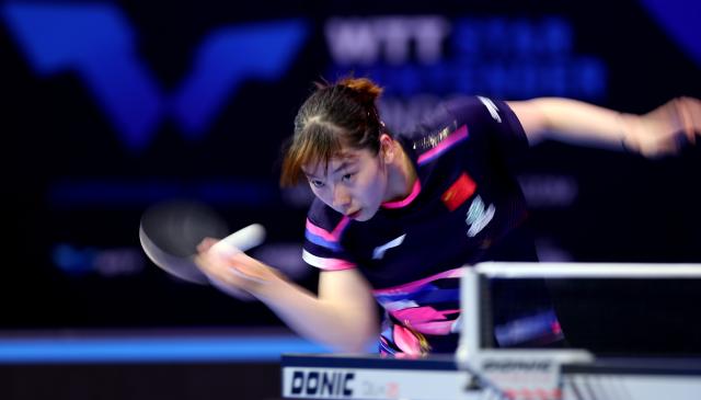 (251025) -- LONDON, Oct. 25, 2025 (Xinhua) -- Yang Yiyun returns a shot during women's singles quarterfinal between Yang Yiyun of China and Harimoto Miwa of Japan in the WTT Star Contender London 2025 in London, Britain, on Oct. 25, 2025. (Xinhua/Li Ying)