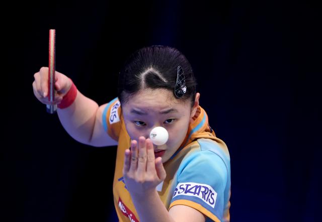 (251025) -- LONDON, Oct. 25, 2025 (Xinhua) -- Harimoto Miwa serves during women's singles quarterfinal between Yang Yiyun of China and Harimoto Miwa of Japan in the WTT Star Contender London 2025 in London, Britain, on Oct. 25, 2025. (Xinhua/Li Ying)