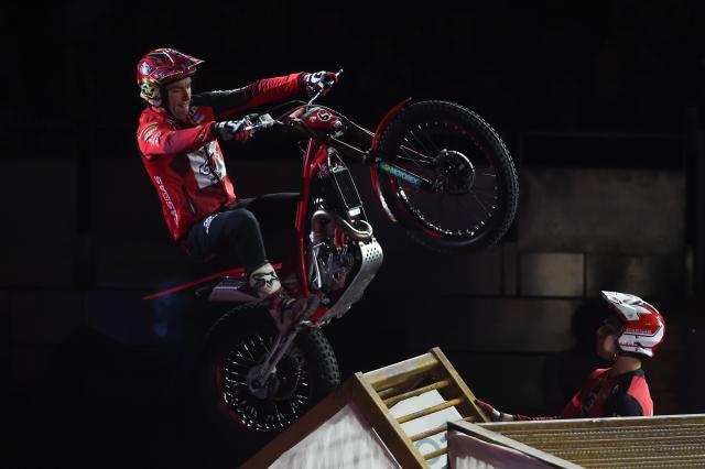 (251026) -- MADRID, Oct. 26, 2025 (Xinhua) -- Jaime Busto (L) of Spain competes during the 2025-2026 FIM X-Trial World Championship, at Madrid Arena Stadium, Madrid, Spain, on Oct 25, 2025. (Photo by Gustavo Valiente/Xinhua)