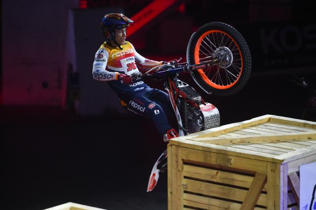 (251026) -- MADRID, Oct. 26, 2025 (Xinhua) -- Gabriel Marcelli of Spain competes during the 2025-2026 FIM X-Trial World Championship, at Madrid Arena Stadium, Madrid, Spain, on Oct 25, 2025. (Photo by Gustavo Valiente/Xinhua)