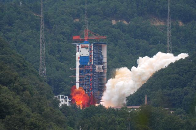 (251026) -- XICHANG, Oct. 26, 2025 (Xinhua) -- A Long March-3B carrier rocket carrying the Gaofen-14 02 satellite blasts off from the Xichang Satellite Launch Center in southwest China's Sichuan Province, Oct. 26, 2025.
  The satellite was launched at 11:55 a.m. (Beijing Time) and entered the planned orbit successfully. (Photo by Wang Yinjie/Xinhua)
