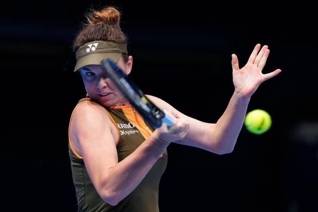 (251026) -- TOKYO, Oct. 26, 2025 (Xinhua) -- Linda Noskova of the Czech Republic hits a return during the women's singles final match between Belinda Bencic of Switzerland and Linda Noskova of the Czech Republic at the Pan Pacific Open tennis tournament in Tokyo, Japan, on Oct. 26, 2025. (Xinhua/Jia Haocheng)