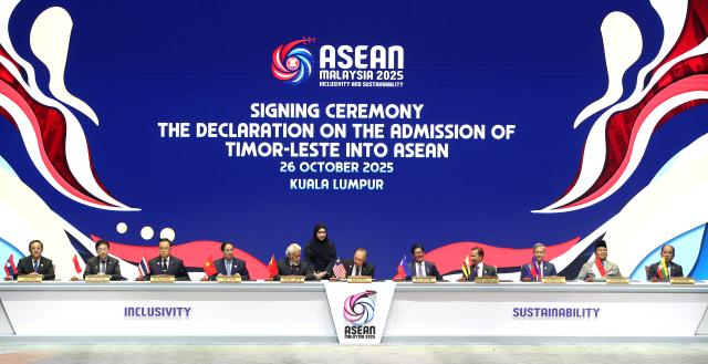 (251026) -- KUALA LUMPUR, Oct. 26, 2025 (Xinhua) -- Lao Prime Minister Sonexay Siphandone, Singaporean Prime Minister Lawrence Wong, Thai Prime Minister Anutin Charnvirakul, Vietnamese Prime Minister Pham Minh Chinh, Prime Minister of Timor-Leste Xanana Gusmao, Malaysian Prime Minister Anwar Ibrahim, Philippine President Ferdinand Romualdez Marcos, Sultan of Brunei Haji Hassanal Bolkiah, Cambodian Prime Minister Hun Manet, Indonesian President Prabowo Subianto, and a representative from Myanmar (L to R) are present at the signing of the Declaration on the Admission of Timor-Leste into the Association of Southeast Asian Nations (ASEAN) in Kuala Lumpur, Malaysia, Oct. 26, 2025.
  The 47th ASEAN Summit and related summits kicked off in Kuala Lumpur, Malaysia, on Sunday under the theme "Inclusivity and Sustainability." (Xinhua/Cen Yunpeng)