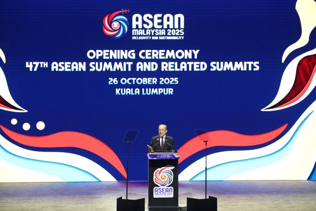 (251026) -- KUALA LUMPUR, Oct. 26, 2025 (Xinhua) -- Prime Minister Anwar Ibrahim of Malaysia, the rotating chair of the Association of Southeast Asian Nations (ASEAN), speaks at the opening ceremony of the 47th ASEAN Summit and related summits in Kuala Lumpur, Malaysia, Oct. 26, 2025.
  The 47th ASEAN Summit and related summits kicked off in Kuala Lumpur, Malaysia, on Sunday under the theme "Inclusivity and Sustainability." (Xinhua/Cen Yunpeng)