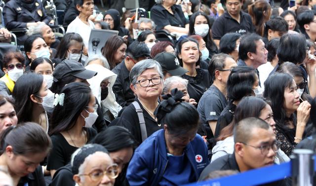 (251026) -- BANGKOK, Oct. 26, 2025 (Xinhua) -- People mourn for Thailand's Queen Mother Sirikit at King Chulalongkorn Memorial Hospital in Bangkok, Thailand, Oct. 26, 2025. Thailand's Queen Mother Sirikit passed away on Friday at the age of 93, the Bureau of the Royal Household announced. (Xinhua/Rachen Sageamsak)