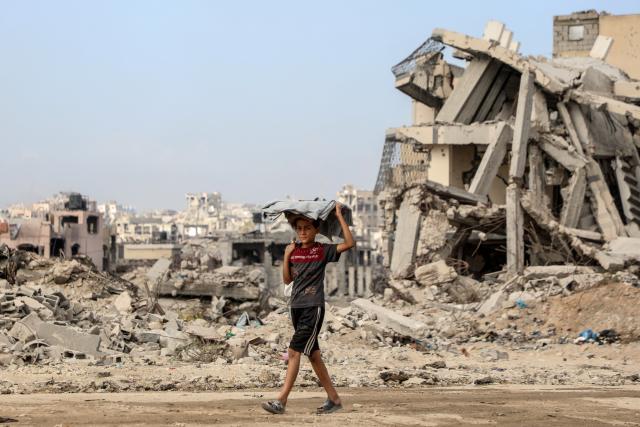 (251027) -- BEIJING, Oct. 27, 2025 (Xinhua) -- A Palestinian resident is seen in Jabalia refugee camp in northern Gaza Strip on Oct. 24, 2025. The UN estimates that approximately 92 percent of all residential buildings in Gaza -- around 436,000 homes -- have been damaged or destroyed since the start of the conflict.
   According to the UN, at least 1.9 million people across the Gaza Strip have been displaced during the war. (Photo by Rizek Abdeljawad/Xinhua)
