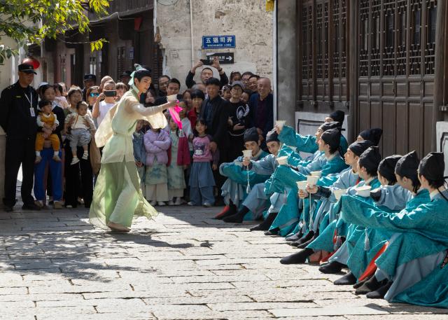 (251027) -- BEIJING, Oct. 27, 2025 (Xinhua) -- Dancers perform during a dance art festival in the ancient town of Xinshi of Deqing County, east China's Zhejiang Province, on Oct. 25, 2025. (Photo by Lan Hongguang/Xinhua)