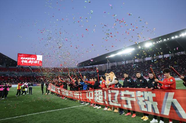 (251027) -- BEIJING, Oct. 27, 2025 (Xinhua) -- Team Liaoning Tieren celebrate after winning the 28th round match against Nantong Zhiyun at the 2025 Chinese Football League 1 in Shenyang, northeast China's Liaoning Province, on Oct. 26, 2025. (Xinhua/Li Gang)