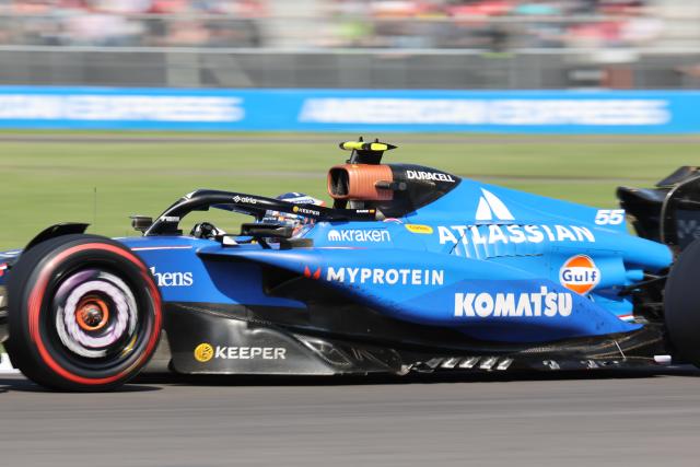 (251027) -- MEXICO CITY, Oct. 27, 2025 (Xinhua) -- Williams' Spanish driver Carlos Sainz competes during the Formula One Mexico Grand Prix at the Hermanos Rodriguez Circuit in Mexico City, Mexico, Oct. 26, 2025. (Xinhua/Li Mengxin)