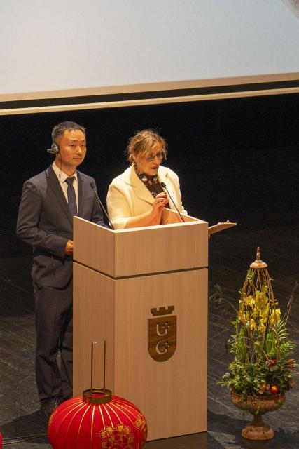 (251027) -- GDANSK, Oct. 27, 2025 (Xinhua) -- Guan Yu (L), the Chinese director of the Confucius Institute in the University of Gdansk, and Aneta Lewinska, the Polish director of the institute, attend a ceremony marking the 10th anniversary of establishing the institute, in Gdansk, Poland, on Oct. 26, 2025. The University of Gdansk in northern Poland has celebrated the 10th anniversary of establishing the Confucius Institute with a ceremony attended by more than 400 participants, including officials, educators, students, and local residents.
   Poland now has four Confucius Institutes and one independent Confucius Classroom, making it one of the Central and Eastern European countries with the largest number of such institutions. (Xinhua/Xia Yuanyi)