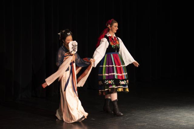 (251027) -- GDANSK, Oct. 27, 2025 (Xinhua) -- A teacher and a student present Chinese and Polish traditional costumes at a ceremony marking the 10th anniversary of establishing the Confucius Institute in the University of Gdansk in Gdansk, Poland, on Oct. 26, 2025. The University of Gdansk in northern Poland has celebrated the 10th anniversary of establishing the Confucius Institute with a ceremony attended by more than 400 participants, including officials, educators, students, and local residents.
   Poland now has four Confucius Institutes and one independent Confucius Classroom, making it one of the Central and Eastern European countries with the largest number of such institutions. (Xinhua/Xia Yuanyi)