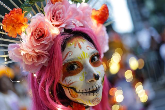 (251027) -- MEXICO CITY, Oct. 27, 2025 (Xinhua) -- A participant with facial makeup takes part in the Catrinas Parade in Mexico City, capital of Mexico, on Oct. 26, 2025. The Catrinas Parade was held on Sunday ahead of the Day of the Dead. (Photo by Francisco Canedo/Xinhua)