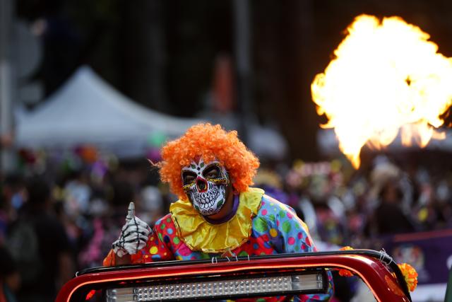 (251027) -- MEXICO CITY, Oct. 27, 2025 (Xinhua) -- A participant with facial makeup takes part in the Catrinas Parade in Mexico City, capital of Mexico, on Oct. 26, 2025. The Catrinas Parade was held on Sunday ahead of the Day of the Dead. (Photo by Francisco Canedo/Xinhua)