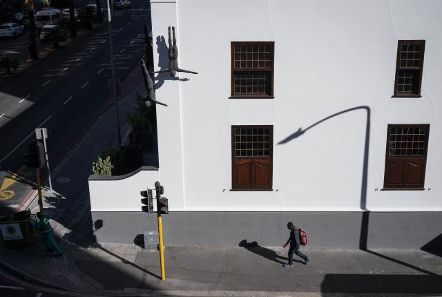 (251027) -- CAPE TOWN, Oct. 27, 2025 (Xinhua) -- This photo taken on Oct. 20, 2025 shows a street view in Cape Town, South Africa. Cape Town, the legislative capital of South Africa and the seat of its Parliament, is renown for its spectacular natural scenery and rich cultural diversity. (Xinhua/Han Xu)