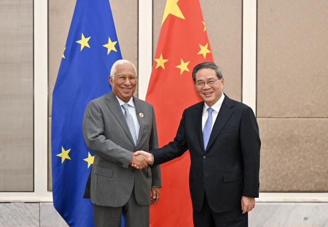 (251027) -- KUALA LUMPUR, Oct. 27, 2025 (Xinhua) -- Chinese Premier Li Qiang meets with European Council President Antonio Costa in Kuala Lumpur, Malaysia, Oct. 27, 2025. (Xinhua/Yin Bogu)