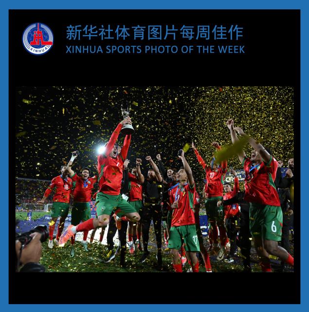 (251027) -- BEIJING, Oct. 27, 2025 (Xinhua) -- XINHUA SPORTS PHOTO OF THE WEEK (from Oct. 20 to Oct. 26, 2025) TRANSMITTED on Oct. 27, 2025. Team Morocco celebrate during the awarding ceremony after the final match between Argentina and Morocco at the FIFA U-20 World Cup Chile 2025 in Santiago, Chile, Oct. 19, 2025. (Photo by Jorge Villegas/Xinhua)