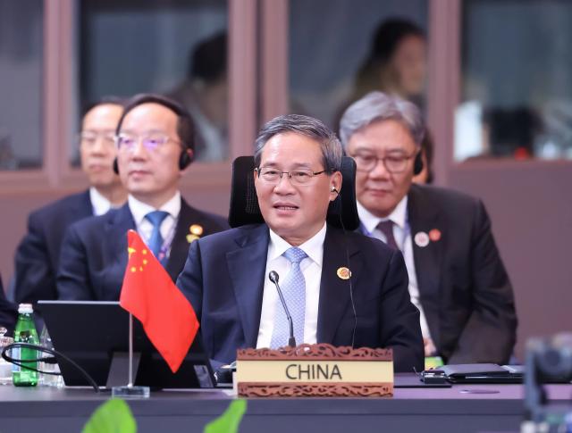 (251027) -- KUALA LUMPUR, Oct. 27, 2025 (Xinhua) -- Chinese Premier Li Qiang attends the 20th East Asia Summit in Kuala Lumpur, Malaysia, Oct. 27, 2025. (Xinhua/Huang Jingwen)