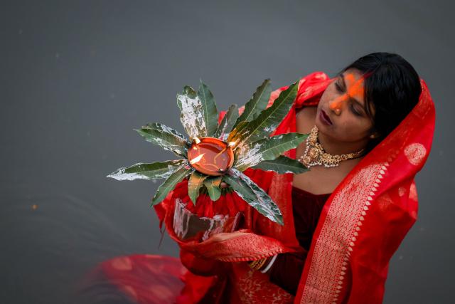 (251027) -- KATHMANDU, Oct. 27, 2025 (Xinhua) -- A Hindu devotee offers prayers to the setting sun on the occasion of the Chhath festival in Kathmandu, Nepal, Oct. 27, 2025. The Chhath festival is dedicated to the sun with Hindu devotees making offerings to the setting and rising sun. (Photo by Sulav Shrestha/Xinhua)