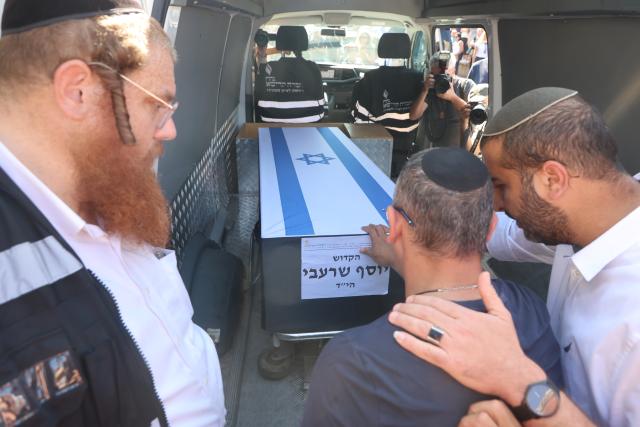 (251027) -- JERUSALEM, Oct. 27, 2025 (Xinhua) -- Mourners attend the funeral procession for Israeli hostage Yossi Sharabi, whose body was returned to Israel by Hamas as part of the ceasefire deal, in Rishon Lezion, Israel, on Oct. 27, 2025. (Photo by Gil Cohen Magen/Xinhua)