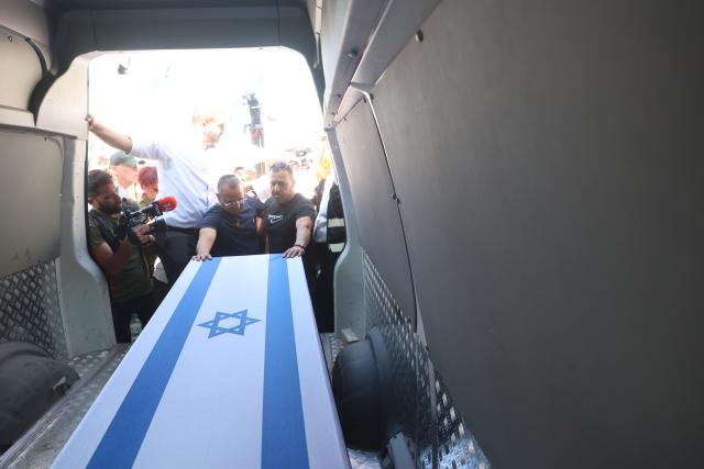 (251027) -- JERUSALEM, Oct. 27, 2025 (Xinhua) -- Mourners attend the funeral procession for Israeli hostage Yossi Sharabi, whose body was returned to Israel by Hamas as part of the ceasefire deal, in Rishon Lezion, Israel, on Oct. 27, 2025. (Photo by Gil Cohen Magen/Xinhua)