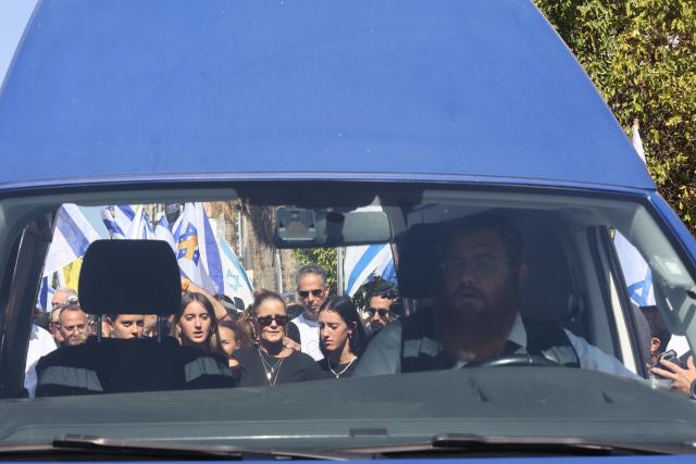 (251027) -- JERUSALEM, Oct. 27, 2025 (Xinhua) -- Mourners attend the funeral procession for Israeli hostage Yossi Sharabi, whose body was returned to Israel by Hamas as part of the ceasefire deal, in Rishon Lezion, Israel, on Oct. 27, 2025. (Photo by Gil Cohen Magen/Xinhua)