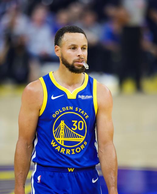(251028) -- SAN FRANCISCO, Oct. 28, 2025 (Xinhua) -- Stephen Curry of Golden State Warriors reacts during the 2025-2026 NBA regular season match between Golden State Warriors and Memphis Grizzlies in San Francisco, the United States, on Oct. 27, 2025. (Photo by Arthur Dong/Xinhua)