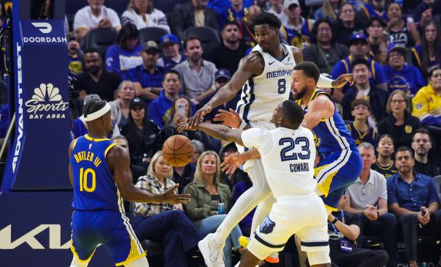 (251028) -- SAN FRANCISCO, Oct. 28, 2025 (Xinhua) -- Stephen Curry (1st R) and Jimmy Butler III (1st L) of Golden State Warriors fight for the ball with Jaren Jackson Jr. (top) and Cedric Coward of Memphis Grizzlies during the 2025-2026 NBA regular season match between Golden State Warriors and Memphis Grizzlies in San Francisco, the United States, on Oct. 27, 2025. (Photo by Arthur Dong/Xinhua)