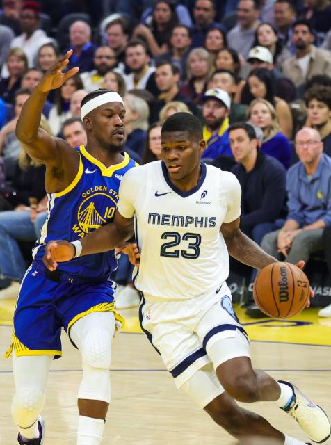 (251028) -- SAN FRANCISCO, Oct. 28, 2025 (Xinhua) -- Jimmy Butler III (L) of Golden State Warriors defends Cedric Coward of Memphis Grizzlies during the 2025-2026 NBA regular season match between Golden State Warriors and Memphis Grizzlies in San Francisco, the United States, on Oct. 27, 2025. (Photo by Arthur Dong/Xinhua)