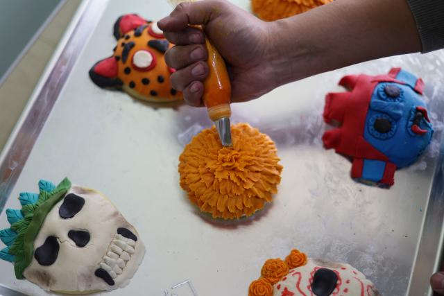 (251028) -- MEXICO CITY, Oct. 28, 2025 (Xinhua) -- A baker makes "pan de muerto", a traditional Mexican bread for the Day of the Dead celebrations, in a bakery in Mexico City, capital of Mexico, Oct. 27, 2025. (Photo by Francisco Canedo/Xinhua)