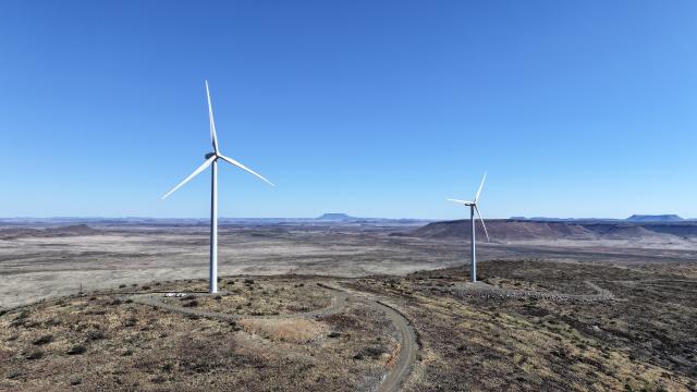 (251028) -- DE AAR, Oct. 28, 2025 (Xinhua) -- An aerial photo taken on Oct. 22, 2025 shows wind turbines of De Aar Wind Power Project in De Aar, Northern Cape, South Africa.
  To bolster Africa's green development, China has assisted countries in constructing several clean energy projects.
  The De Aar Wind Farm has changed South Africa's energy landscape. As the first wind power project financed, constructed and operated by a Chinese company in Africa, it supplies 760 million kilowatt-hours of clean electricity annually, meeting the electricity needs of 300,000 households. The farm has contributed to closing the gap caused by unstable clean energy and addressing the electricity shortage in South Africa. (Xinhua/Han Xu)