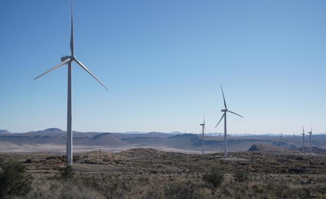 (251028) -- DE AAR, Oct. 28, 2025 (Xinhua) -- This photo taken on Oct. 22, 2025 shows wind turbines of De Aar Wind Power Project in De Aar, Northern Cape, South Africa.
  To bolster Africa's green development, China has assisted countries in constructing several clean energy projects.
  The De Aar Wind Farm has changed South Africa's energy landscape. As the first wind power project financed, constructed and operated by a Chinese company in Africa, it supplies 760 million kilowatt-hours of clean electricity annually, meeting the electricity needs of 300,000 households. The farm has contributed to closing the gap caused by unstable clean energy and addressing the electricity shortage in South Africa. (Xinhua/Han Xu)