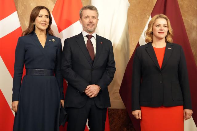 (251028) -- RIGA, Oct. 28, 2025 (Xinhua) -- King Frederik X (C) and Queen Mary (L) of Denmark and Latvian Prime Minister Evika Silina pose for a photo prior to their talks in Riga, Latvia, Oct. 28, 2025. Latvian President Edgars Rinkevics met with visiting King Frederik X and Queen Mary of Denmark here on Tuesday to discuss bilateral relations, defense cooperation, security in the Baltic Sea region, and Ukraine situation. (Xinhua/Photo by Edijs Palens)