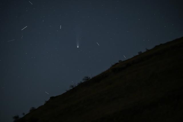 (251028) -- SKOPJE, Oct. 28, 2025 (Xinhua) -- This photo taken on Oct. 28, 2025 shows the comet C/2025 A6 (Lemmon) in the sky over Skopje, North Macedonia. (Photo by Tomislav Georgiev/Xinhua)
