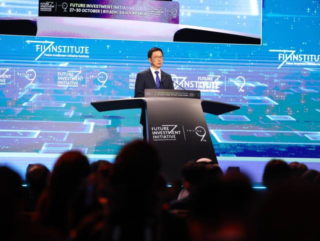 (251028) -- RIYADH, Oct. 28, 2025 (Xinhua) -- Chinese Vice President Han Zheng attends and addresses the ninth Future Investment Initiative (FII) conference in Riyadh, Saudi Arabia, Oct. 28, 2025. (Xinhua/Liu Weibing)