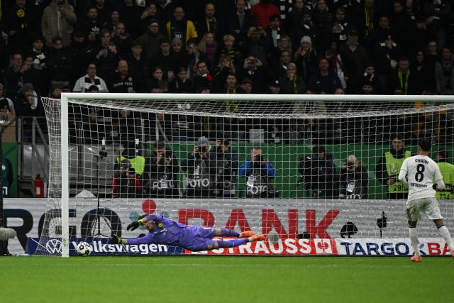 (251029) -- FRANKFURT, Oct. 29, 2025 (Xinhua) -- Borussia Dortmund's goalkeeper Gregor Kobel (L) makes a save during the German Cup football second round match between Eintracht Frankfurt and Borussia Dortmund in Frankfurt, Germany, Oct. 28, 2025. (Photo by Ulrich Hufnagel/Xinhua)