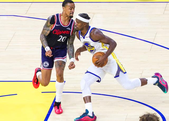 (251029) -- SAN FRANCISCO, Oct. 29, 2025 (Xinhua) -- Jimmy Butler III (R) of Golden State Warriors breaks through during the 2025-2026 NBA regular season match between Golden State Warriors and Los Angeles Clippers in San Francisco, the United States, on Oct. 28, 2025. (Photo by Arthur Dong/Xinhua)